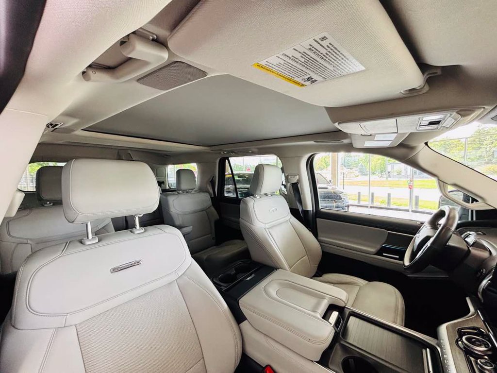 Used 2025 Ford Expedition Platinum w/ Driver's Package AWD/4WD image 44