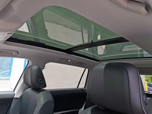Used 2021 Volkswagen Tiguan SE w/ Panoramic Sunroof Package AWD/4WD image 14