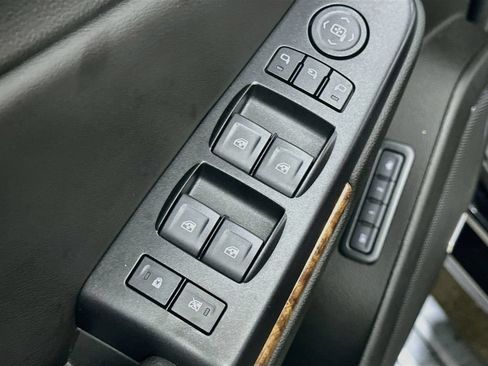 Used 2019 Chevrolet Tahoe Premier w/ Premier Plus Edition AWD/4WD image 21