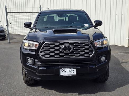 Used 2020 Toyota Tacoma TRD Sport w/ TRD Premium Sport Package AWD/4WD image 2