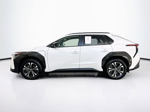 Used 2024 Toyota bZ4X AWD w/ Weather Package image 4