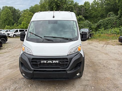 Used 2024 RAM ProMaster 2500 w/ Convenience Group FWD image 3