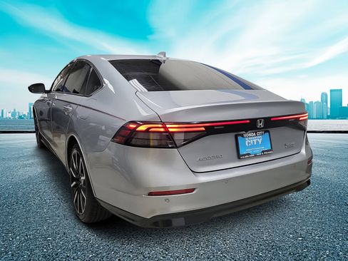 Used 2023 Honda Accord Touring image 4