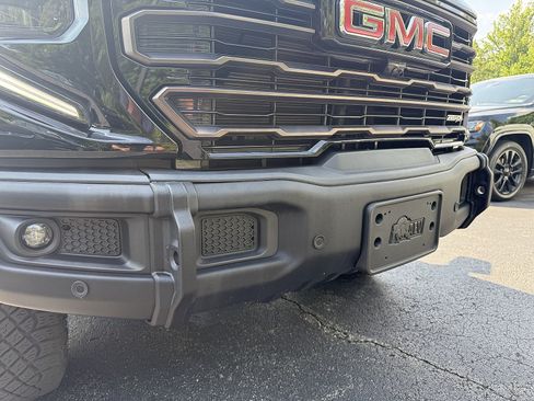 Used 2024 GMC Sierra 1500 AT4X AWD/4WD image 9