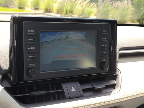 Used 2019 Toyota RAV4 XLE w/ Convenience Package FWD image 26