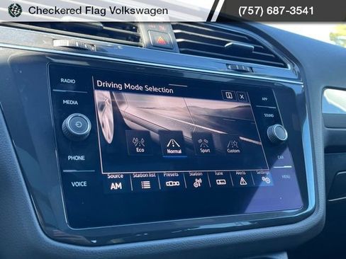 Used 2022 Volkswagen Tiguan SE R-Line image 40