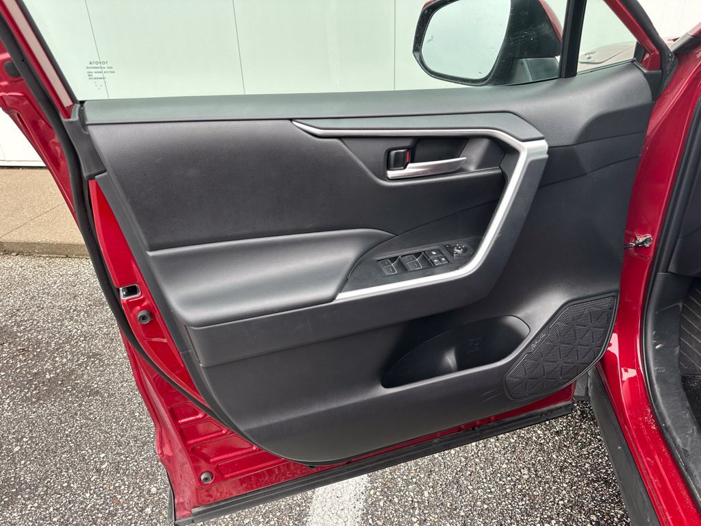 Used 2025 Toyota RAV4 XLE AWD/4WD image 13