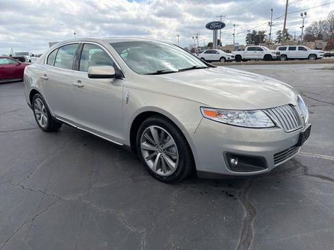 Used 2009 Lincoln MKS image 1