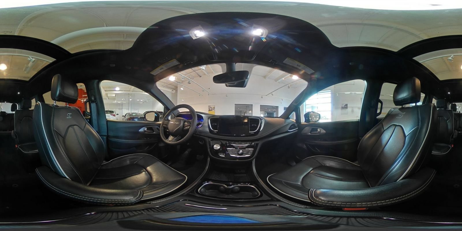 Used 2025 Chrysler Pacifica Limited FWD image 45