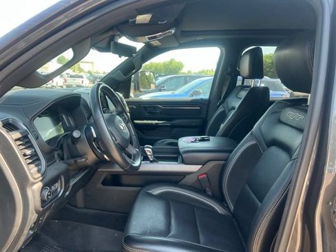 Used 2023 RAM 1500 Laramie AWD/4WD image 15