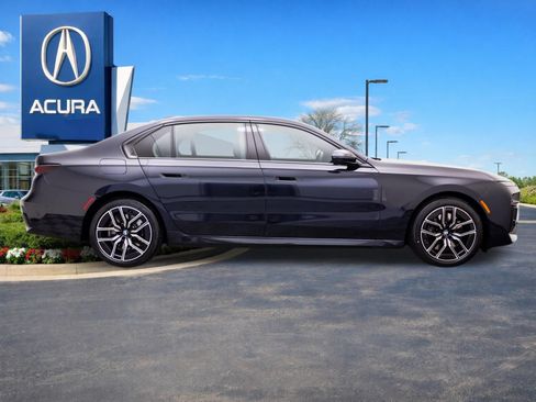 Used 2025 BMW 740i xDrive w/ Premium Package AWD/4WD image 6
