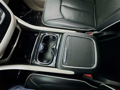 Used 2022 Chrysler Pacifica Limited image 20