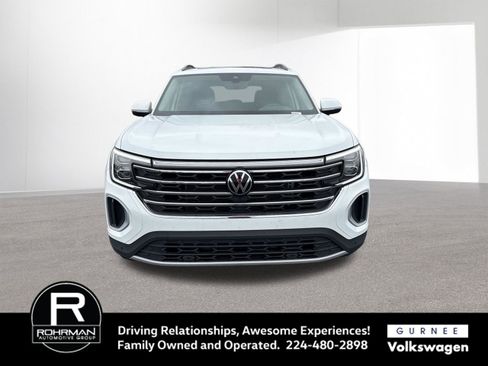 Used 2024 Volkswagen Atlas SE w/ Panoramic Sunroof Package AWD/4WD image 3