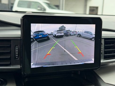 Used 2020 Ford Explorer XLT w/ Equipment Group 202A RWD image 20