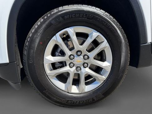 Used 2021 Chevrolet Traverse LS FWD image 12