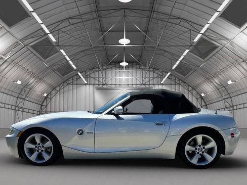 Used 2006 BMW Z4 3.0i RWD image 2