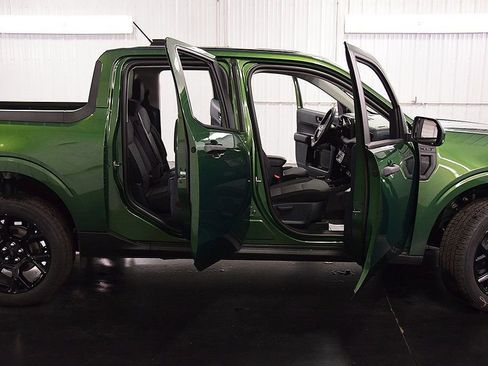 New 2025 Ford Maverick XLT w/ XLT Luxury Package image 32