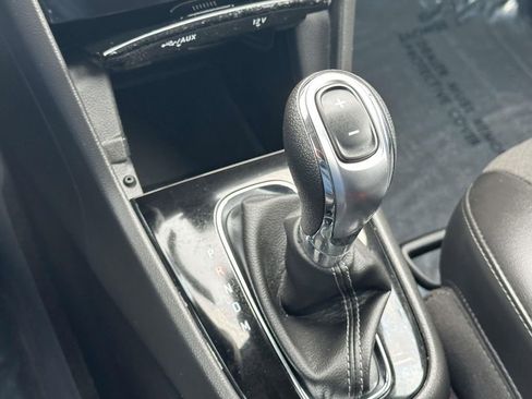 Used 2022 Buick Encore Preferred w/ Safety Package image 27