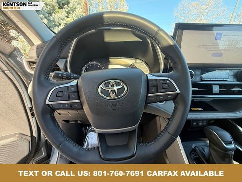 Used 2024 Toyota Highlander XLE AWD/4WD image 18
