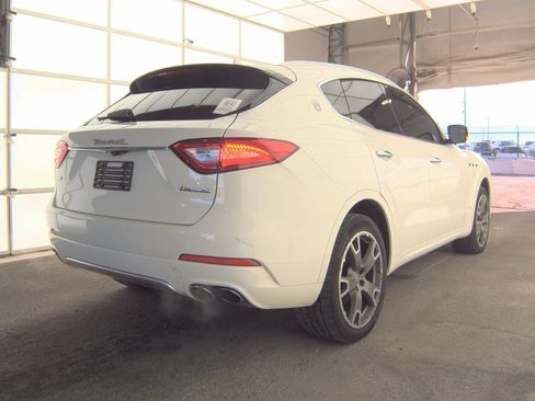 Used 2018 Maserati Levante GranLusso image 8