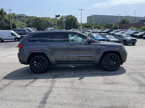 Used 2021 Jeep Grand Cherokee Laredo X AWD/4WD image 7