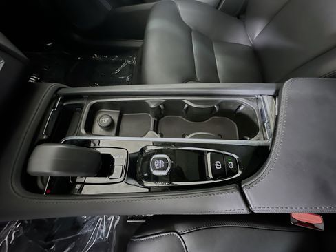 Used 2025 Volvo XC90 B5 Core image 22