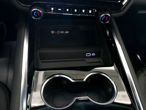 Used 2025 Chevrolet Suburban High Country image 45