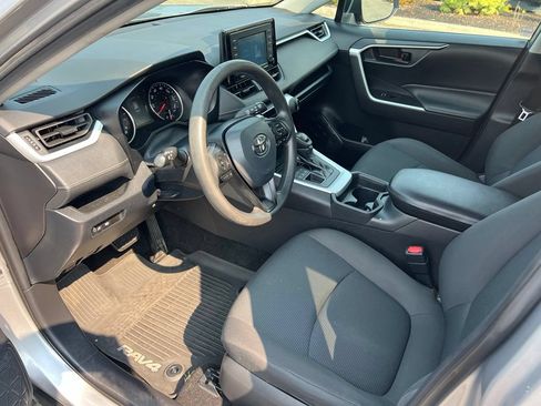 Used 2020 Toyota RAV4 LE AWD/4WD image 12