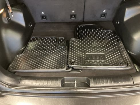 Used 2020 Jeep Cherokee Latitude Plus w/ Cold Weather Group image 31