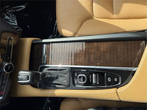 Used 2016 Volvo XC90 T6 Momentum w/ Momentum Plus Package AWD/4WD image 22