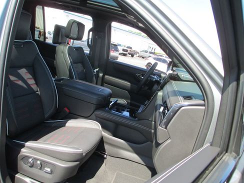 Used 2025 GMC Yukon XL AT4 Ultimate AWD/4WD image 27