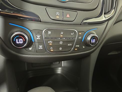 Certified 2024 Chevrolet Equinox RS FWD image 25
