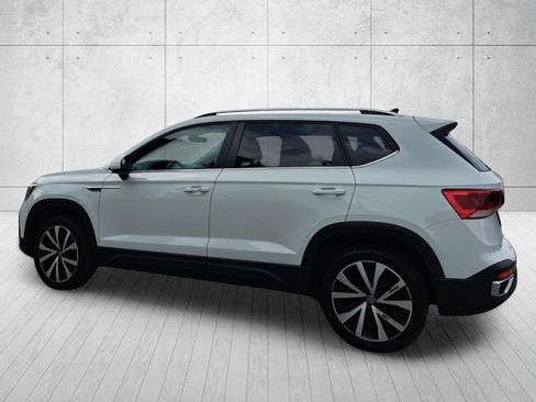 Used 2024 Volkswagen Taos SE FWD image 7