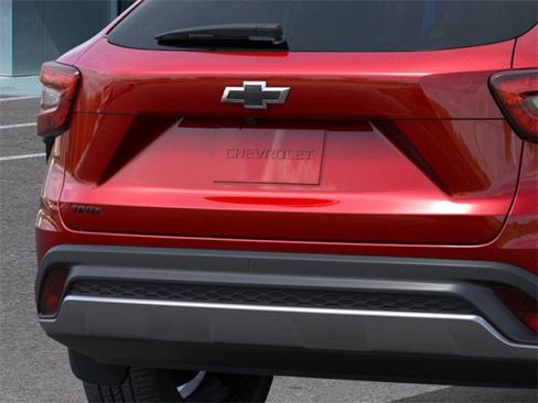 New 2026 Chevrolet Trax LT w/ Driver Confidence Package image 14