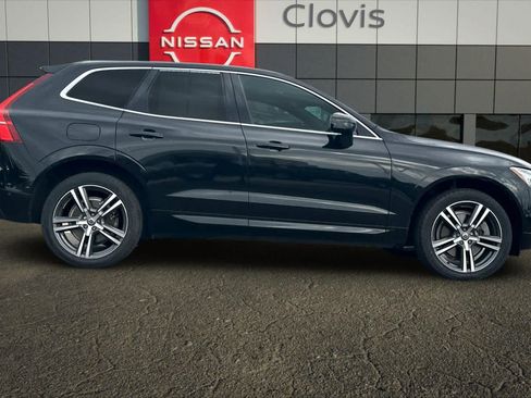 Used 2019 Volvo XC60 T6 Momentum w/ Multimedia Package AWD/4WD image 9