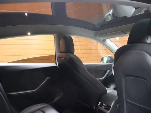 Used 2022 Tesla Model Y Long Range image 64