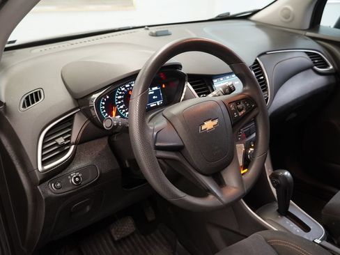 Used 2018 Chevrolet Trax LS FWD image 6