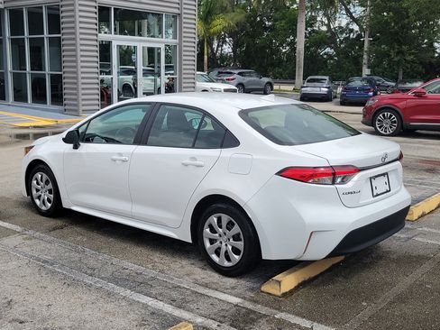 Used 2025 Toyota Corolla LE FWD image 3