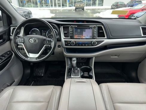Used 2018 Toyota Highlander XLE image 27