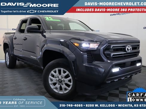 Used 2025 Toyota Tacoma SR5 image 1