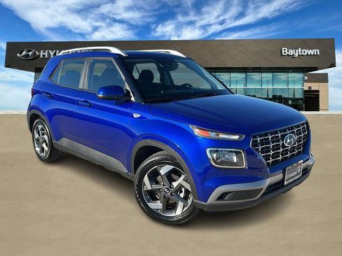 Used 2025 Hyundai Venue SEL image 1
