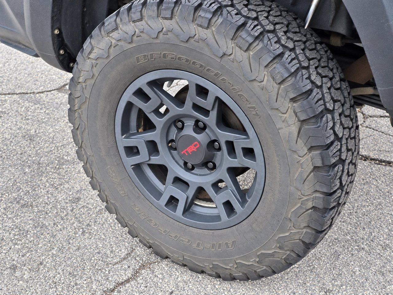 Used 2023 Toyota Tacoma SR5 AWD/4WD image 9