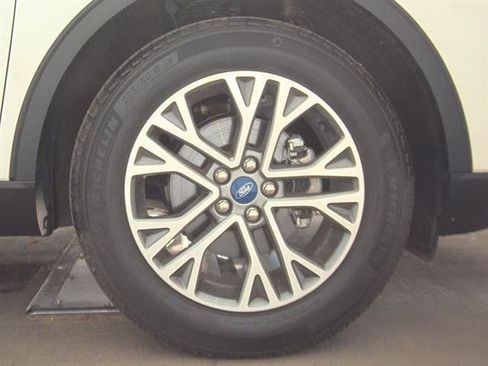 Used 2022 Ford Escape SEL AWD/4WD image 9