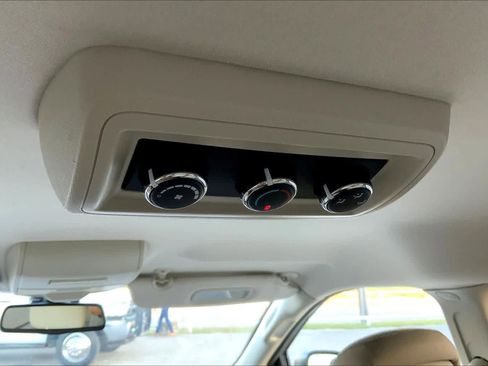 Used 2019 Dodge Grand Caravan SE w/ UConnect Hands-Free Group image 30