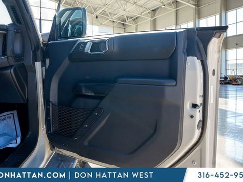 Used 2025 Ford Bronco Outer Banks image 25
