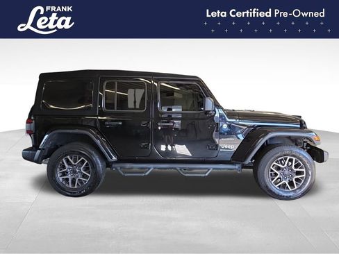 Used 2024 Jeep Wrangler Unlimited Sahara w/ Technology Group AWD/4WD image 7