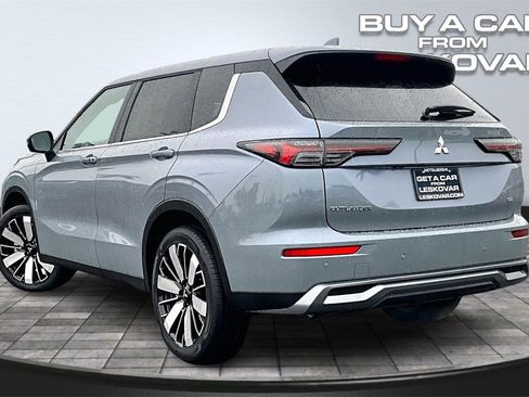 New 2026 Mitsubishi Outlander ES image 3