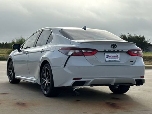 Used 2022 Toyota Camry SE FWD image 6