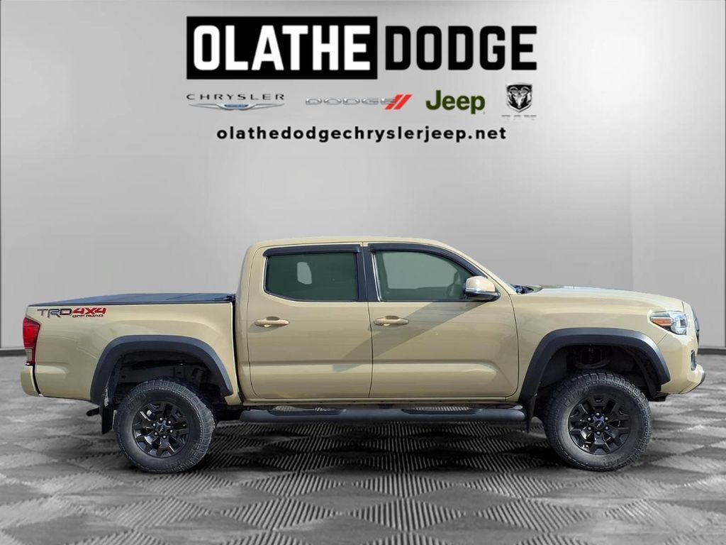 Used 2017 Toyota Tacoma TRD Off-Road AWD/4WD image 31