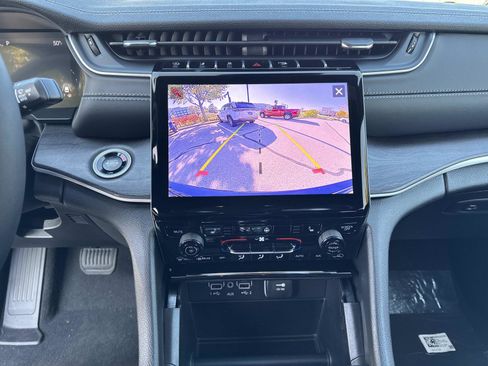 New 2025 Jeep Grand Cherokee Limited image 24